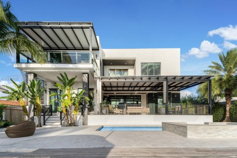 Villa ou maison à vendre à North Miami, Floride: 6 chambres, 450.95 m2 № 1996017 - photo 2