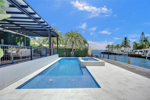 Villa ou maison à vendre à North Miami, Floride: 6 chambres, 450.95 m2 № 1996017 - photo 5
