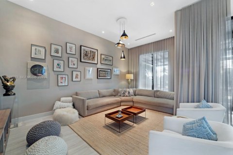 Villa ou maison à vendre à North Miami, Floride: 6 chambres, 450.95 m2 № 1996017 - photo 19