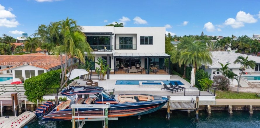 Villa ou maison à North Miami, Floride 6 chambres, 450.95 m2 № 1996017