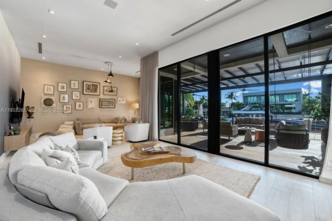 Villa ou maison à vendre à North Miami, Floride: 6 chambres, 450.95 m2 № 1996017 - photo 18