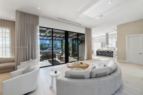 Villa ou maison à vendre à North Miami, Floride: 6 chambres, 450.95 m2 № 1996017 - photo 23