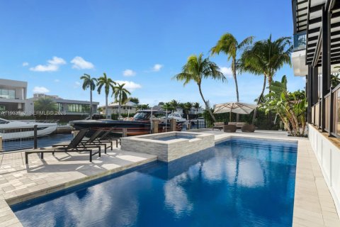 Villa ou maison à vendre à North Miami, Floride: 6 chambres, 450.95 m2 № 1996017 - photo 7