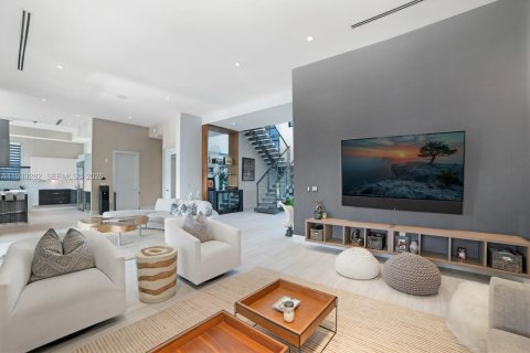 Villa ou maison à vendre à North Miami, Floride: 6 chambres, 450.95 m2 № 1996017 - photo 21