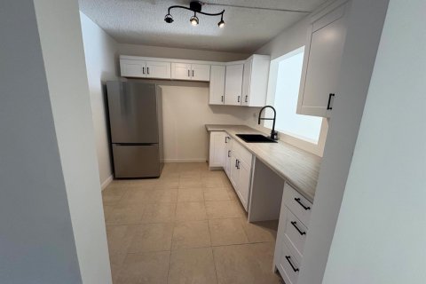 Condominio en venta en Lauderdale Lakes, Florida, 2 dormitorios, 93.83 m2 № 2146700 - foto 11