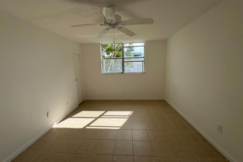 Condominio en venta en Lauderdale Lakes, Florida, 2 dormitorios, 93.83 m2 № 2146700 - foto 3