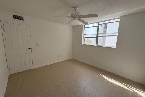 Condominio en venta en Lauderdale Lakes, Florida, 2 dormitorios, 93.83 m2 № 2146700 - foto 21