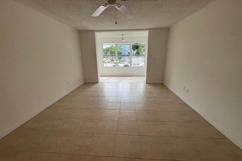 Condominio en venta en Lauderdale Lakes, Florida, 2 dormitorios, 93.83 m2 № 2146700 - foto 2