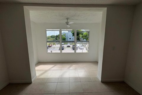 Condominio en venta en Lauderdale Lakes, Florida, 2 dormitorios, 93.83 m2 № 2146700 - foto 5