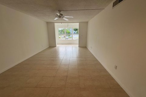 Condominio en Lauderdale Lakes, Florida, 2 dormitorios  № 2146700