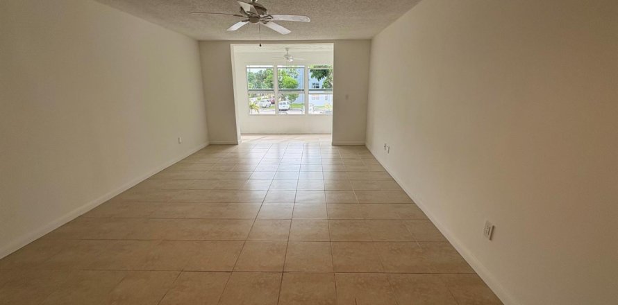 Condominio en Lauderdale Lakes, Florida, 2 dormitorios № 2146700