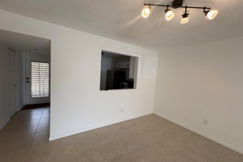 Condominio en venta en Lauderdale Lakes, Florida, 2 dormitorios, 93.83 m2 № 2146700 - foto 9
