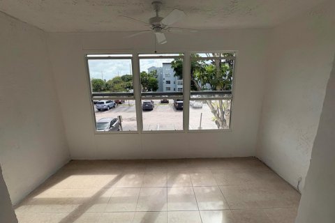 Condominio en venta en Lauderdale Lakes, Florida, 2 dormitorios, 93.83 m2 № 2146700 - foto 4
