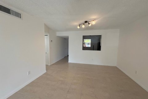Condominio en venta en Lauderdale Lakes, Florida, 2 dormitorios, 93.83 m2 № 2146700 - foto 8