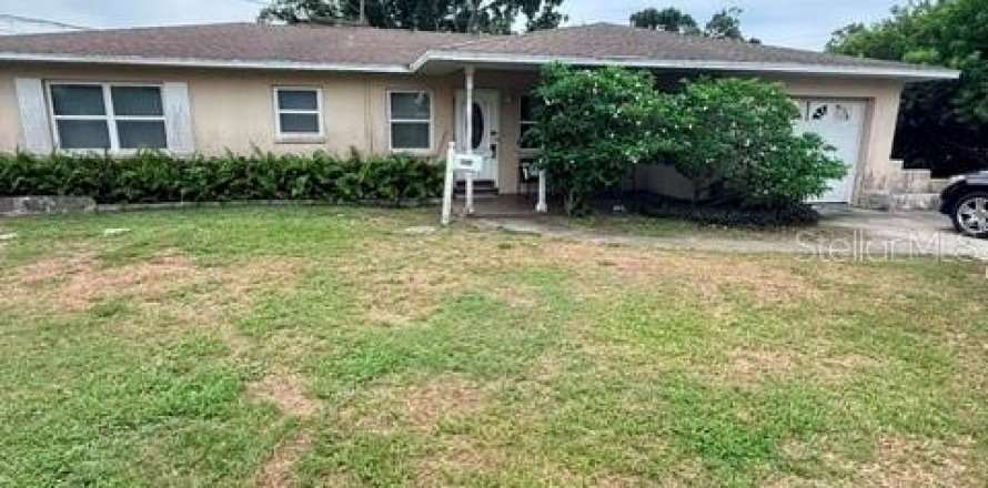 House in Saint Petersburg, Florida 3 bedrooms, 149.48 sq.m. № 2110407