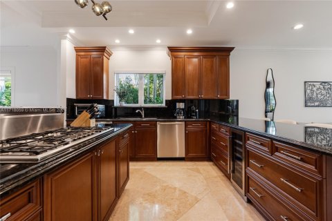Casa en alquiler en Miami Beach, Florida, 7 dormitorios, 548.77 m2 № 1702990 - foto 12