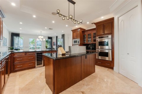 Casa en alquiler en Miami Beach, Florida, 7 dormitorios, 548.77 m2 № 1702990 - foto 11