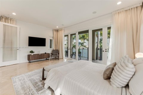 Casa en alquiler en Miami Beach, Florida, 7 dormitorios, 548.77 m2 № 1702990 - foto 30