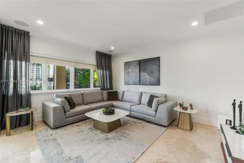 Casa en alquiler en Miami Beach, Florida, 7 dormitorios, 548.77 m2 № 1702990 - foto 18