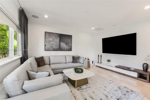 Casa en alquiler en Miami Beach, Florida, 7 dormitorios, 548.77 m2 № 1702990 - foto 19