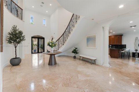 Casa en alquiler en Miami Beach, Florida, 7 dormitorios, 548.77 m2 № 1702990 - foto 4