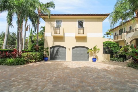 Casa en alquiler en Miami Beach, Florida, 7 dormitorios, 548.77 m2 № 1702990 - foto 2
