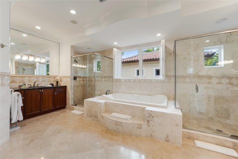 Casa en alquiler en Miami Beach, Florida, 7 dormitorios, 548.77 m2 № 1702990 - foto 25