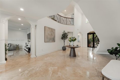 Casa en alquiler en Miami Beach, Florida, 7 dormitorios, 548.77 m2 № 1702990 - foto 3