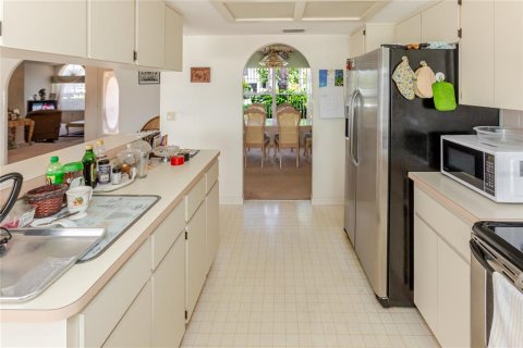 House in Spring Hill, Florida 3 bedrooms, 186.92 sq.m. № 2150782 - photo 13