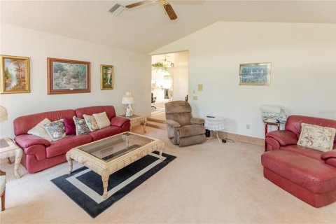 House in Spring Hill, Florida 3 bedrooms, 186.92 sq.m. № 2150782 - photo 25