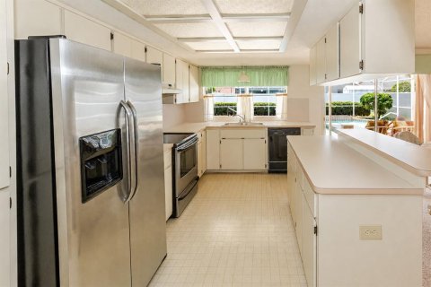 House in Spring Hill, Florida 3 bedrooms, 186.92 sq.m. № 2150782 - photo 11