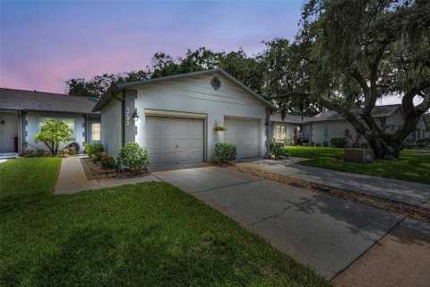 Condo in New Port Richey, Florida, 2 bedrooms  № 1844439 - photo 1