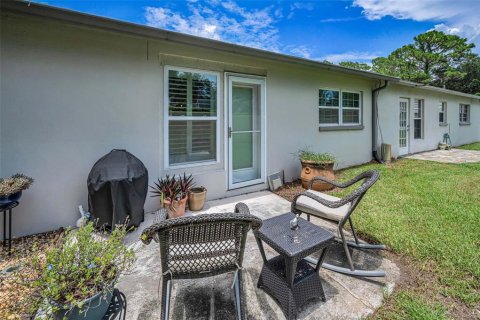 Condo in New Port Richey, Florida, 2 bedrooms  № 1844439 - photo 19