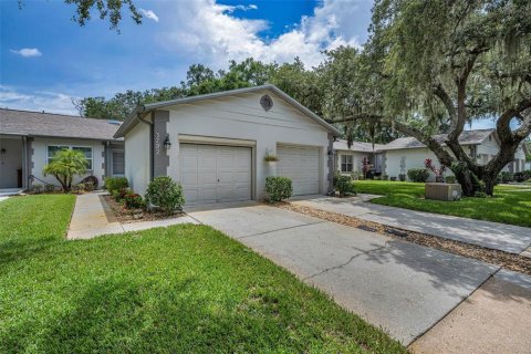 Condo in New Port Richey, Florida, 2 bedrooms  № 1844439 - photo 2