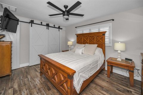 Condo in New Port Richey, Florida, 2 bedrooms  № 1844439 - photo 11
