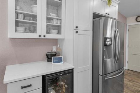 Condo in New Port Richey, Florida, 2 bedrooms  № 1844439 - photo 8