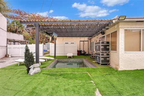 House in North Miami Beach, Florida 3 bedrooms, 185.8 sq.m. № 2071124 - photo 23