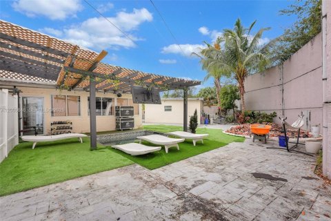 House in North Miami Beach, Florida 3 bedrooms, 185.8 sq.m. № 2071124 - photo 26