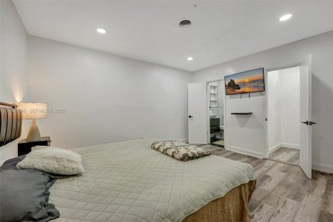 House in North Miami Beach, Florida 3 bedrooms, 185.8 sq.m. № 2071124 - photo 9