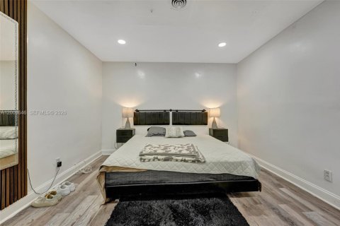 House in North Miami Beach, Florida 3 bedrooms, 185.8 sq.m. № 2071124 - photo 8