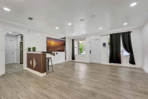 House in North Miami Beach, Florida 3 bedrooms, 185.8 sq.m. № 2071124 - photo 17