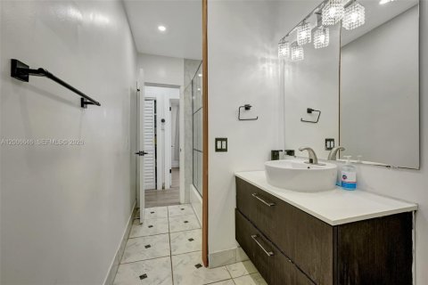 House in North Miami Beach, Florida 3 bedrooms, 185.8 sq.m. № 2071124 - photo 15