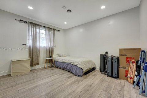 House in North Miami Beach, Florida 3 bedrooms, 185.8 sq.m. № 2071124 - photo 7