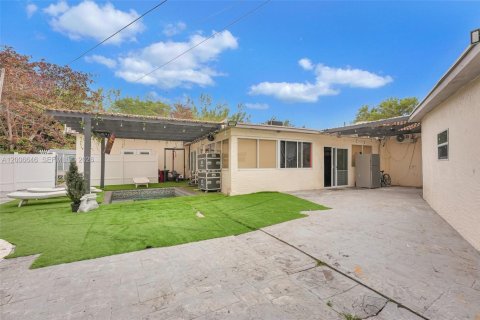 House in North Miami Beach, Florida 3 bedrooms, 185.8 sq.m. № 2071124 - photo 22