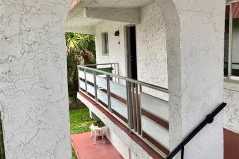 Condominio en venta en Winter Haven, Florida, 2 dormitorios, 95.13 m2 № 1353666 - foto 2