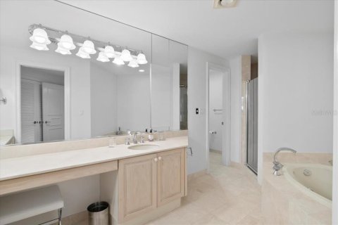 Condo in Longboat Key, Florida, 3 bedrooms  № 1906134 - photo 16