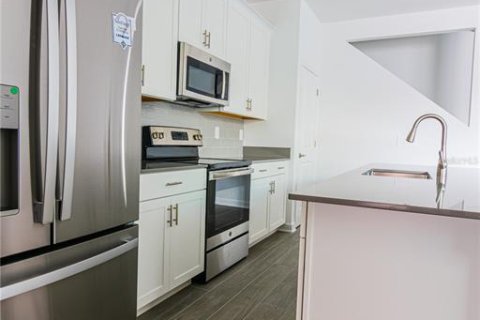 Townhouse in Orlando, Florida 4 bedrooms, 172.61 sq.m. № 1866801 - photo 12