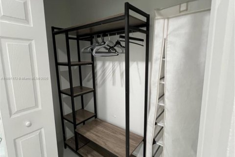 Снять в аренду виллу или дом в Майами-Бич, Флорида 3 спальни, 92.9м2, № 1944537 - фото 13