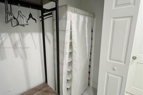 Снять в аренду виллу или дом в Майами-Бич, Флорида 3 спальни, 92.9м2, № 1944537 - фото 15