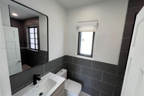 Снять в аренду виллу или дом в Майами-Бич, Флорида 3 спальни, 92.9м2, № 1944537 - фото 16